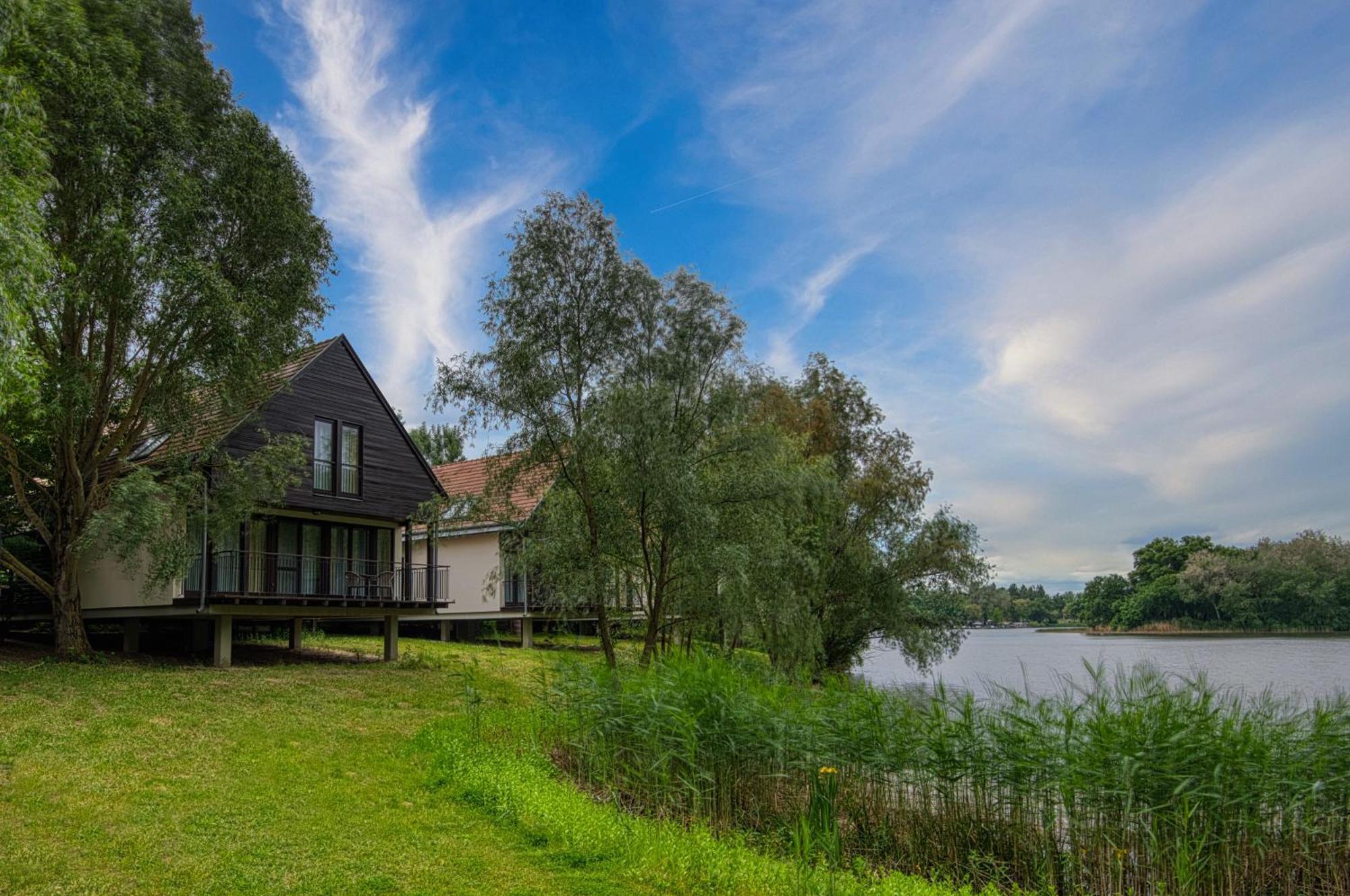 Tisza Balneum Hotel Tiszafured Exterior photo